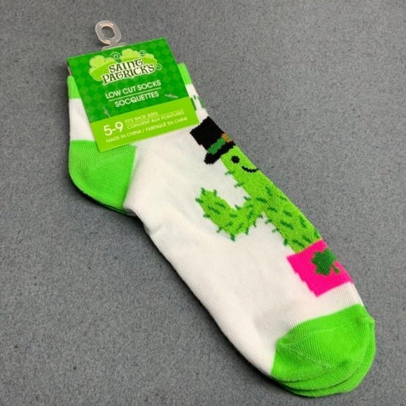 St Patricks Day Cactus Green Socks Kiss Me Im Green Mens Ladies Unisex - Picture 1 of 5